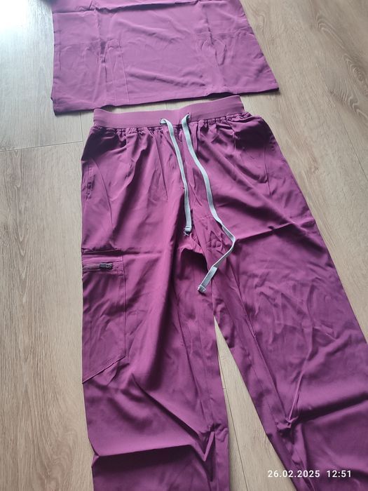 Nowy bordowy mundurek medyczny rozmiar S