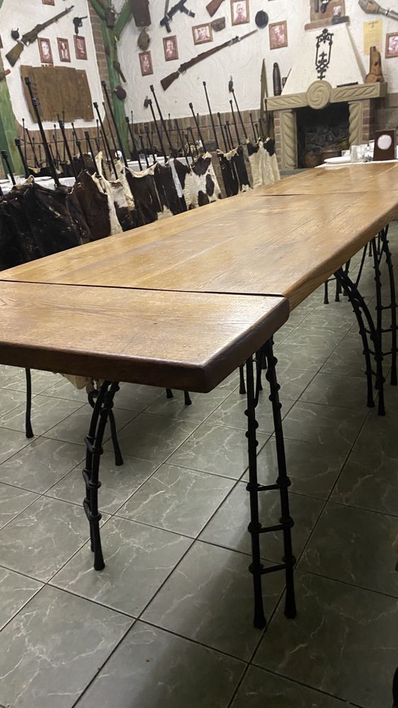 стіл кований з натуралього дерева