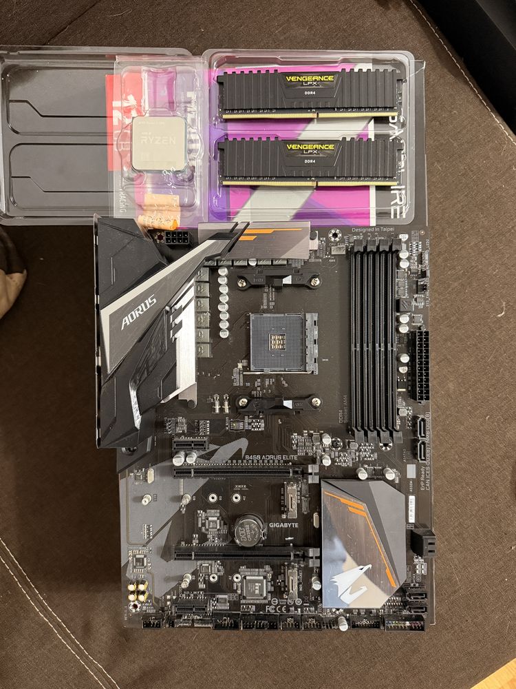 B450 Aorus elite + ryzen 5 3600 + DDR4 16 gb 3000mhz