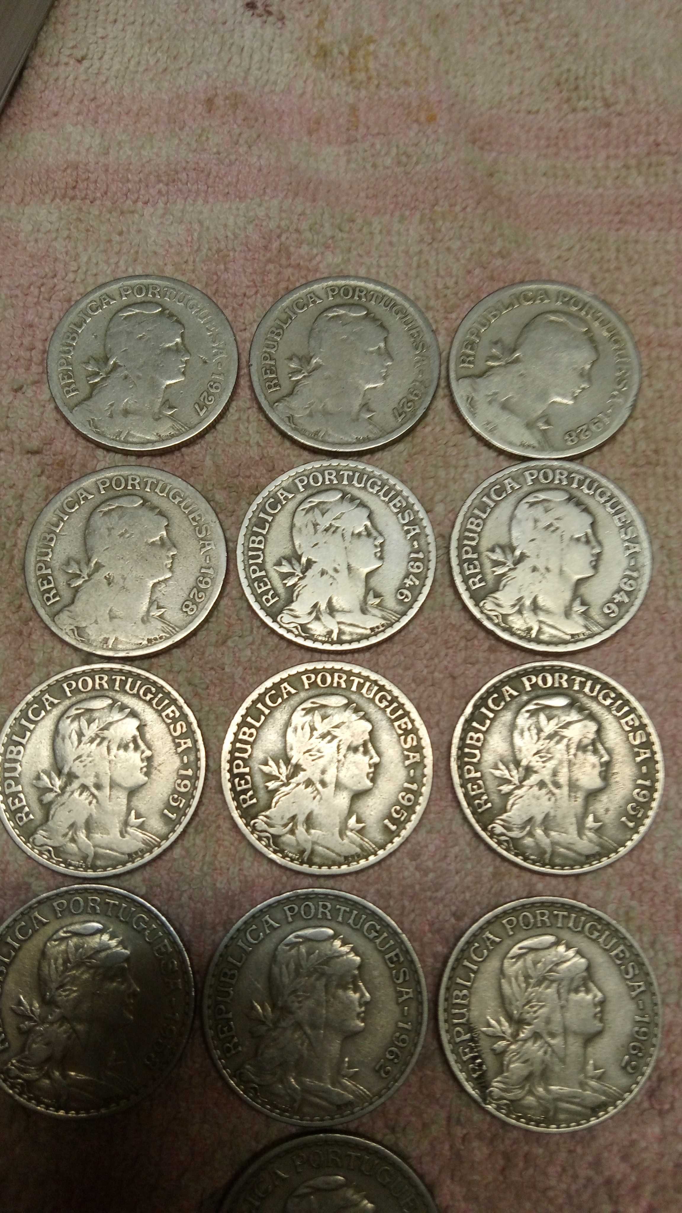 Moedas de 1 escudo antigas