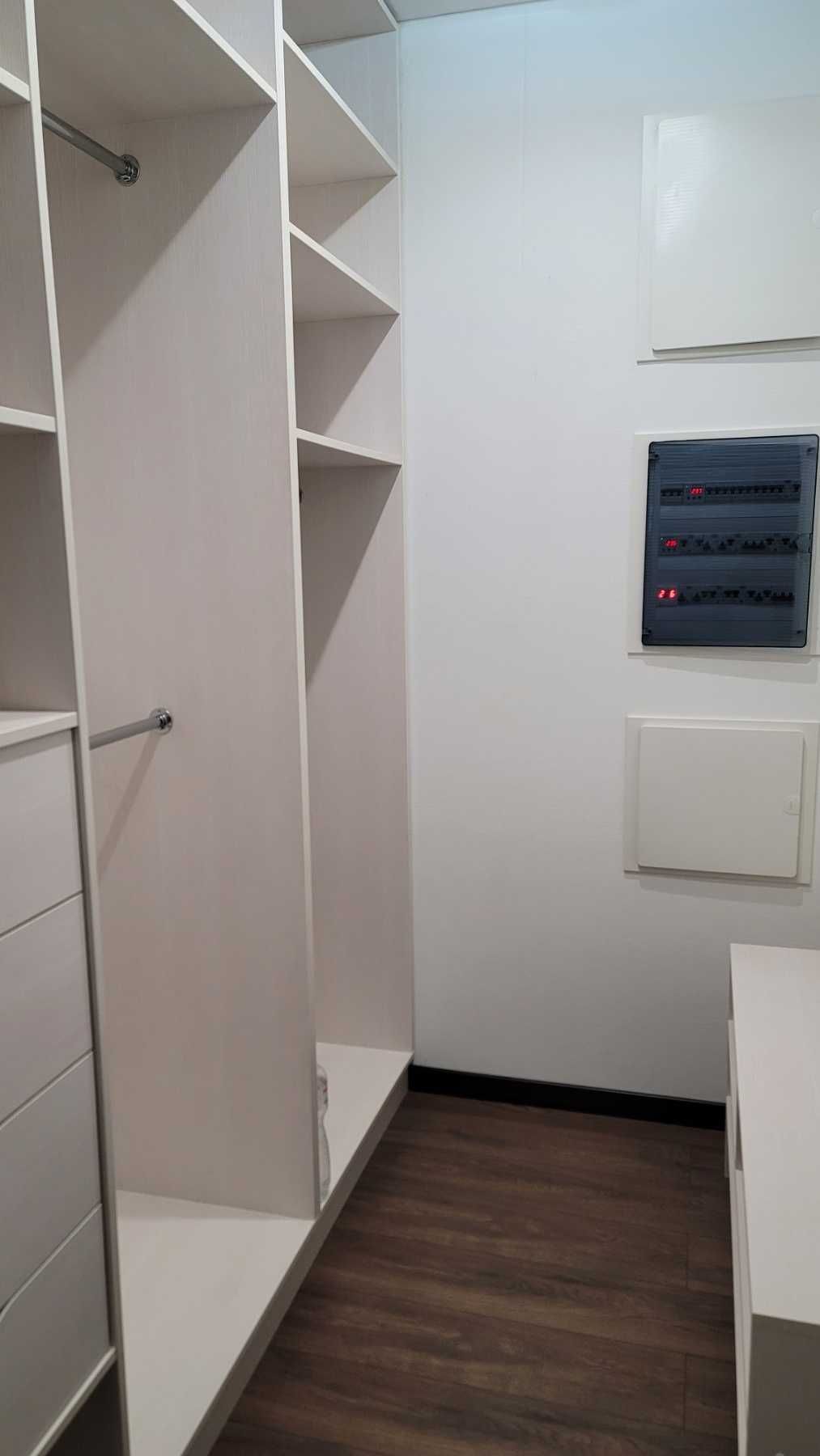 Сдам 4-х комнатную  бул. Леси  Украинки 7а  . Печерск центр  180 м кв.