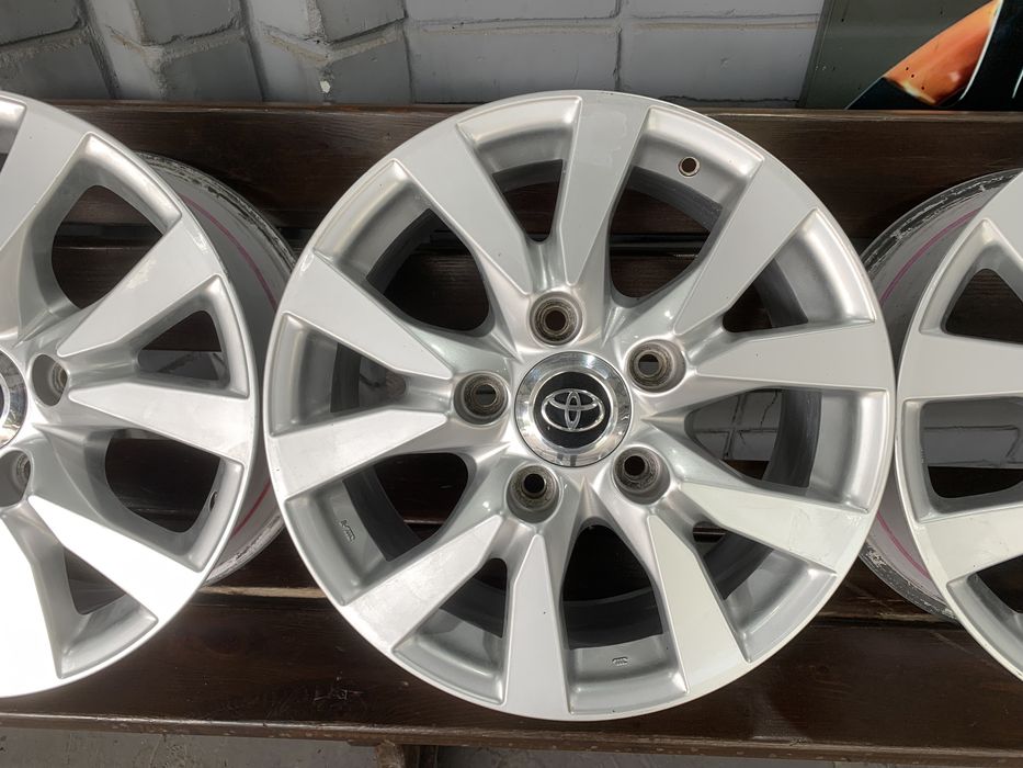 99 Оригинальные литые диски Toyota Land Cruiser 200 5/150 R18 et46