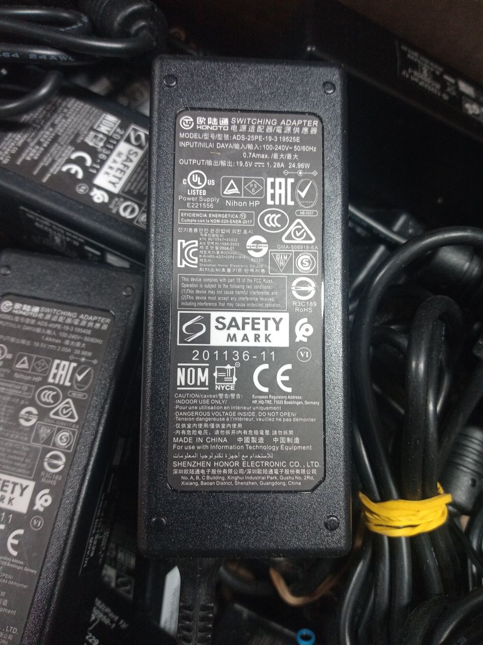 Honoto 19.5V 1.25A 25W оригінал блок живлення