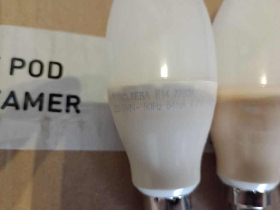 3 żarówki LED Diall E14 barwa ciepła 2700k, 8,2W. komplet 1,5zł.