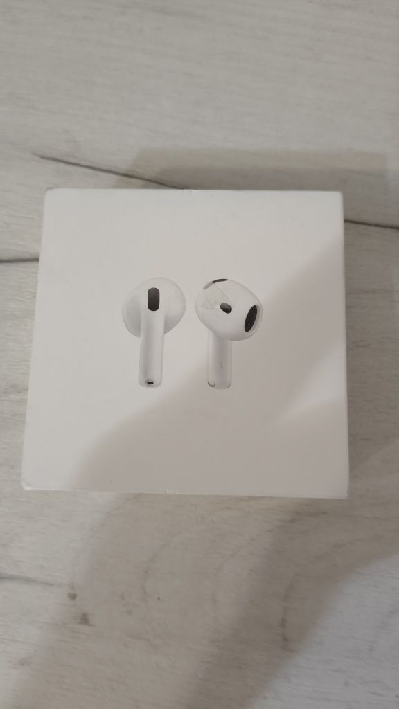 Продам Airpods 4 нові запломбовані