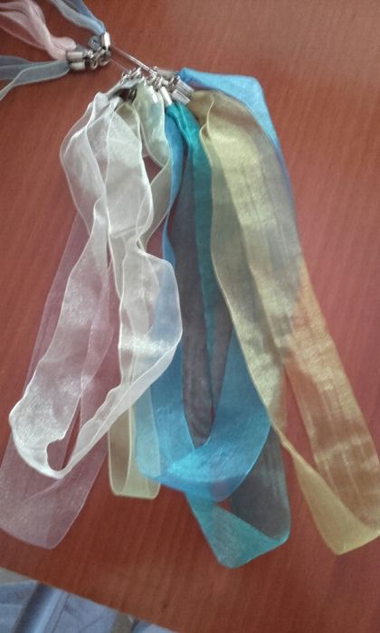 Lote de fios organza com fecho em prata. Sem uso