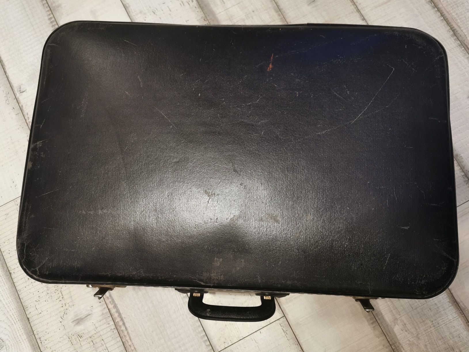 Stara walizka PRL