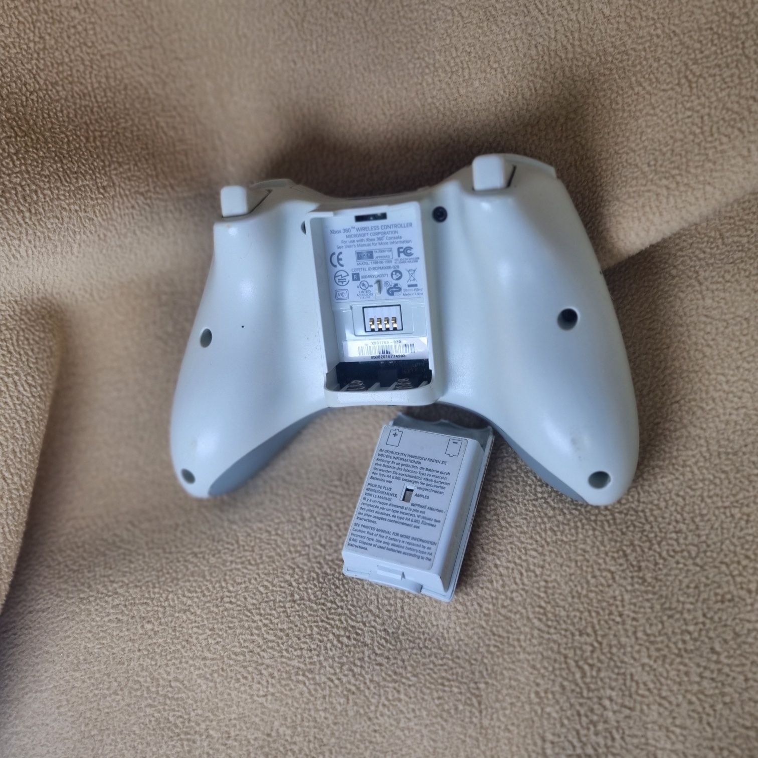 Pad do Xbox 360 bialy