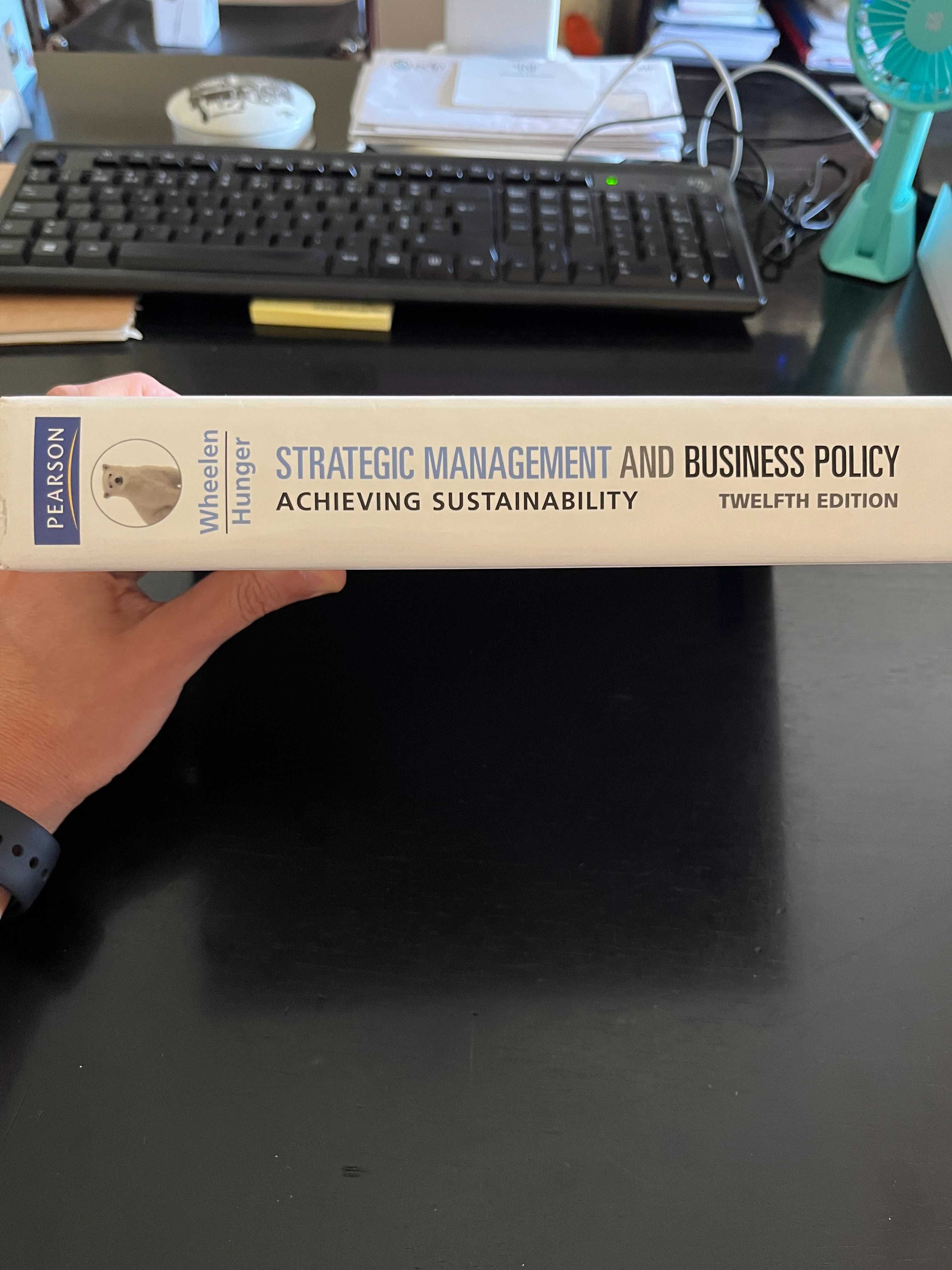 Livro "Strategic Manegement and Business Policy" - 12th Edition