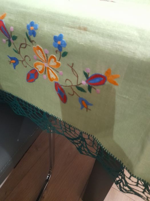 Zielony wiosenny koronkowy lniany haftowany obrus 120x150 PRL