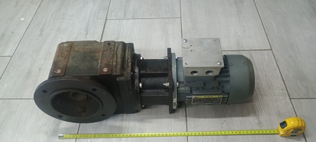 Przekładnia reduktor 140/min silnik 0,55kW motoreduktor