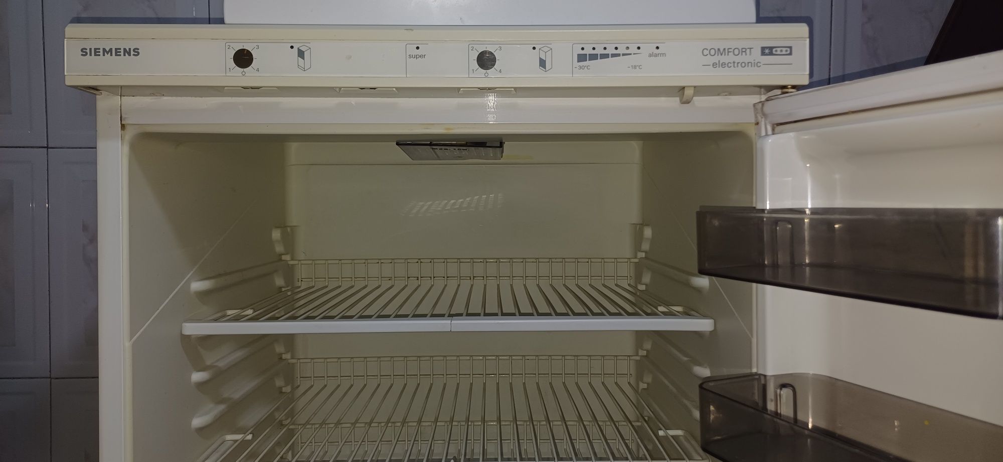 Vende se geladeira usada