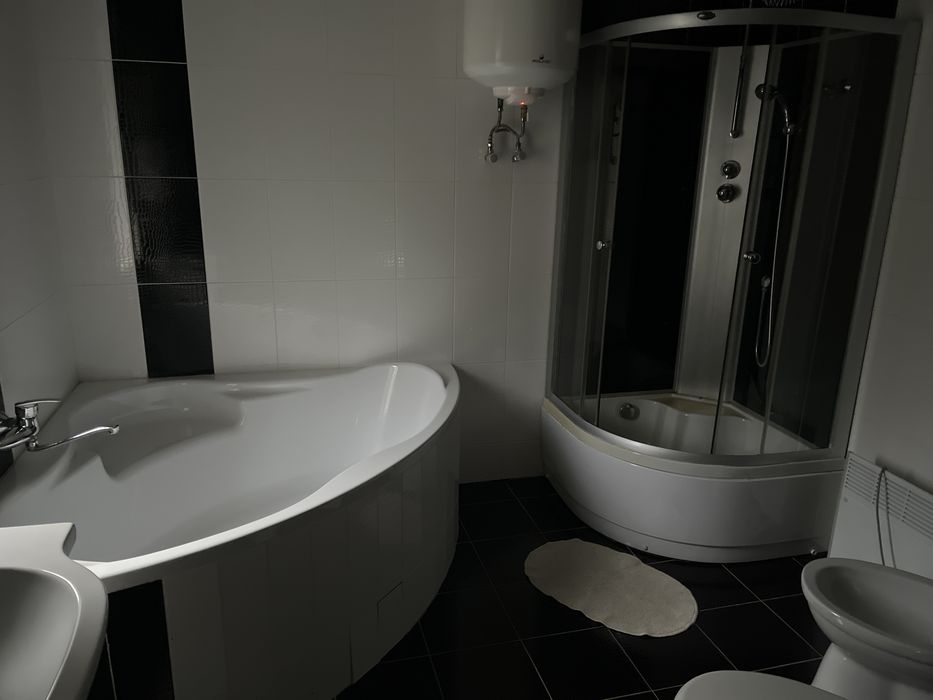 Отель на березі Дніпра