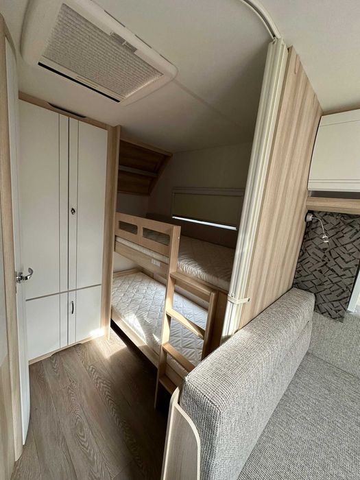 Wynajem Przyczepy Campingowej Hobby De Luxe 545KMF 2000kg 6os.
