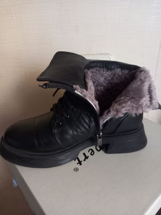 Продам ботинки зимние