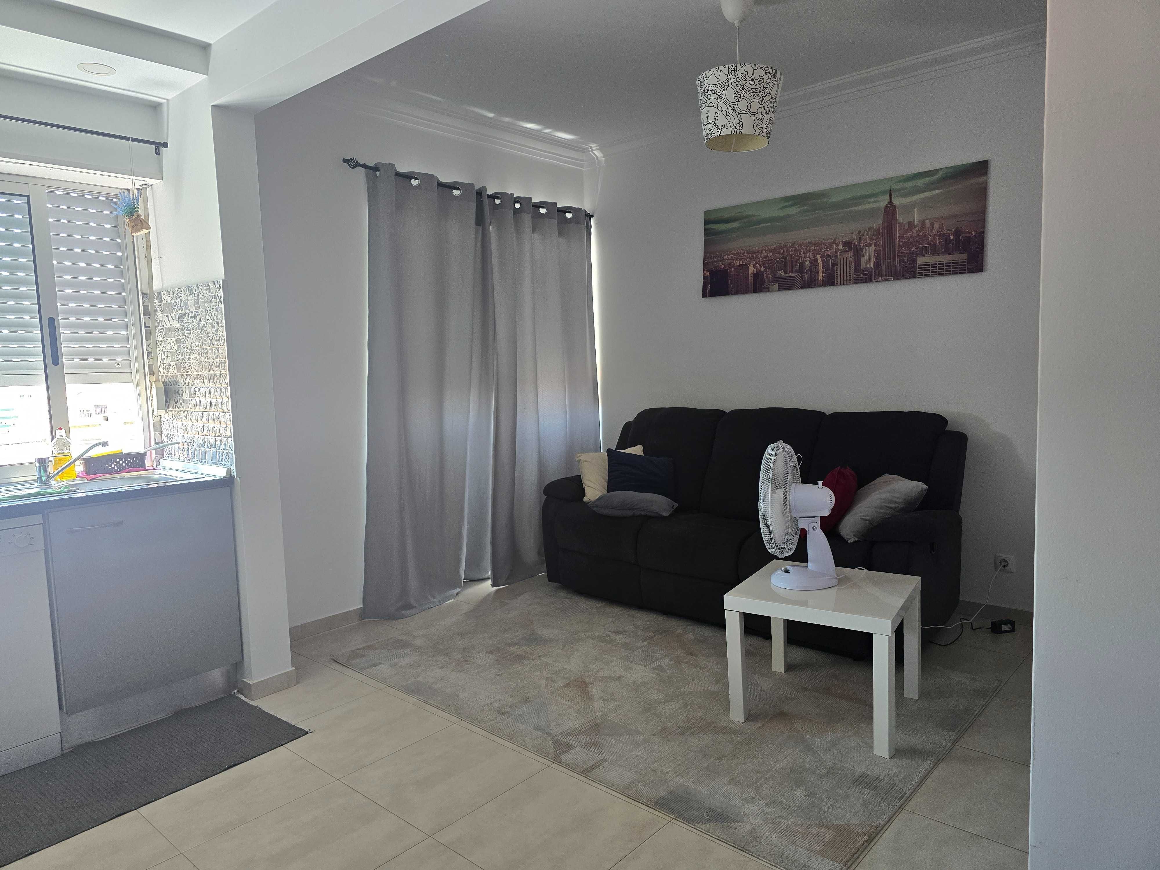 Apartamento Mobilado e Equipado para Arrendamento na Torre da Marinha