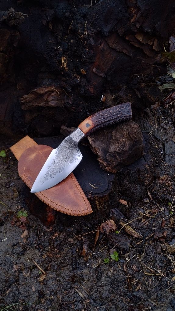 Ręcznie wykuty nóż myśliwski integralny/ knifemaking