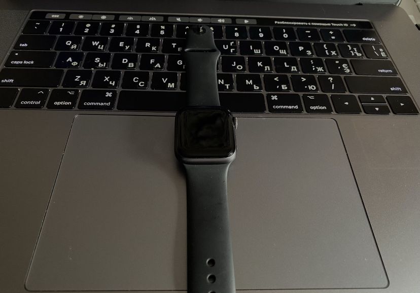 Apple Watch 4 - 40mm как новые