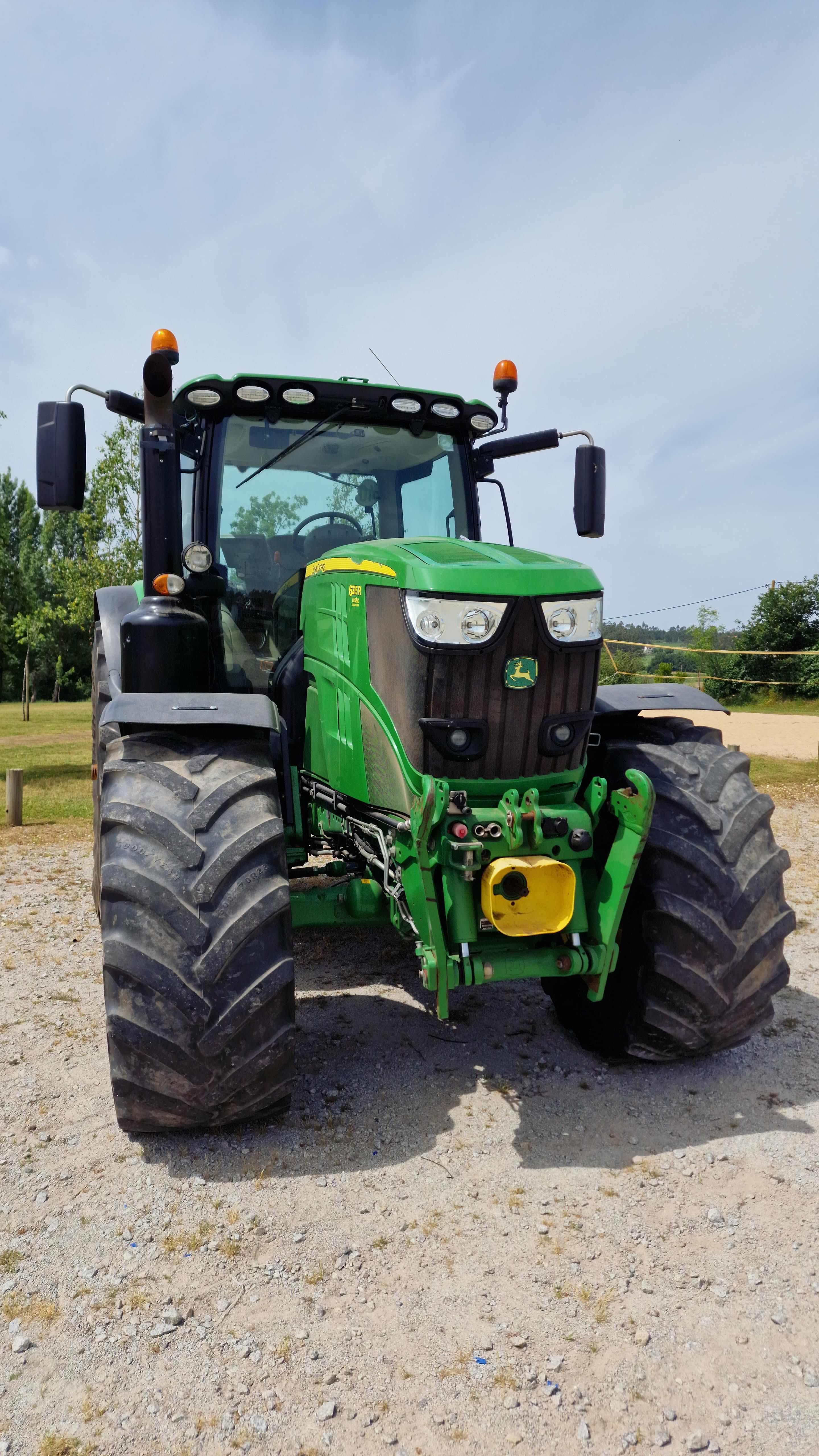 John deere 6215r