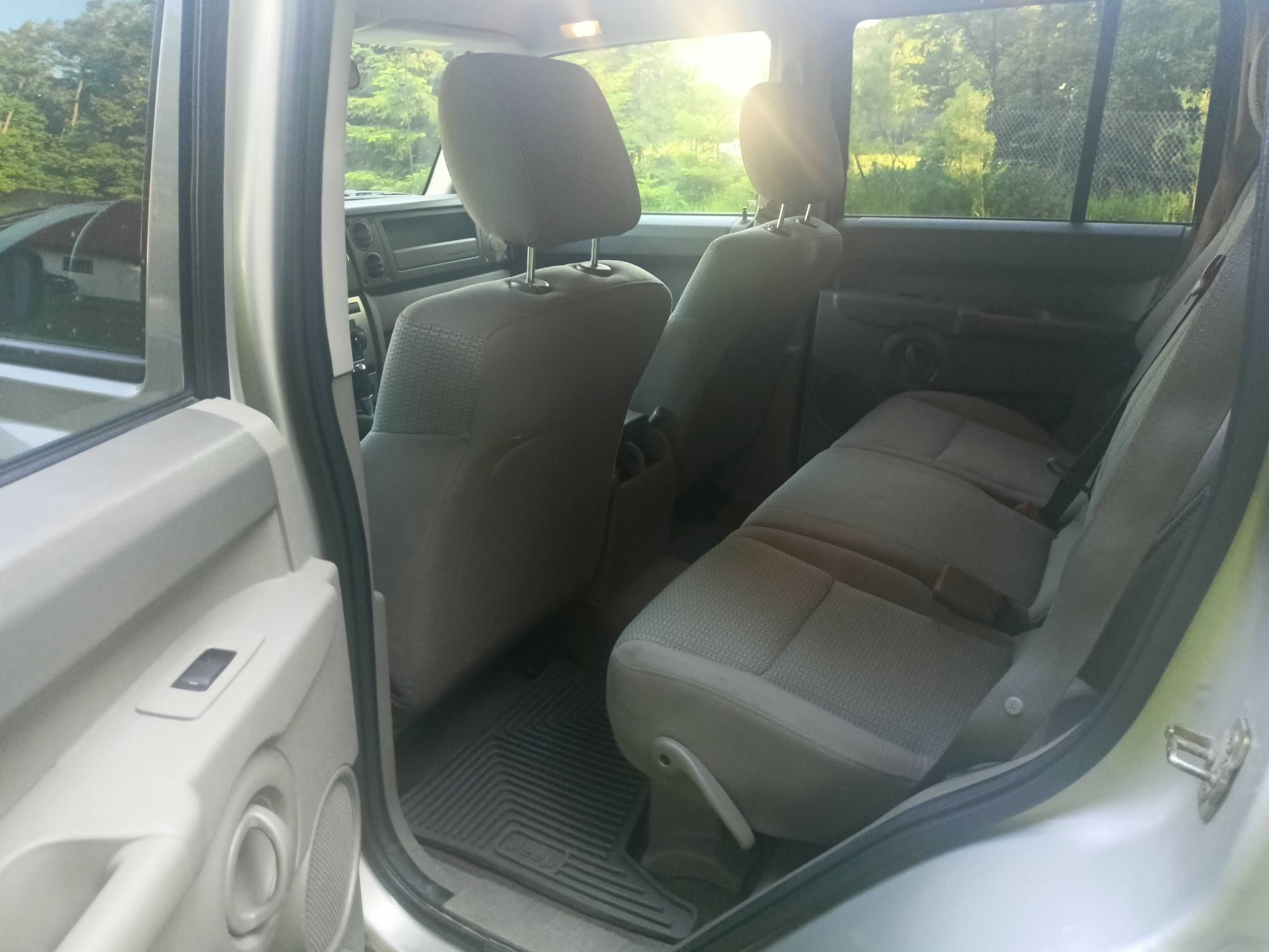 Jeep Commander 4.7 V8 LPG, Automat, 7 osób, 4x4 z reduktorem.