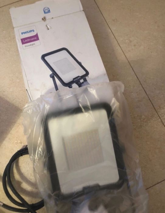 Naświetlacz z czujnikiem ruchu