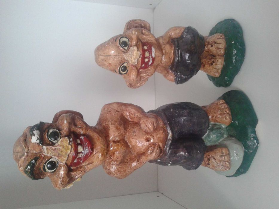 Dwie figurki z gipsu