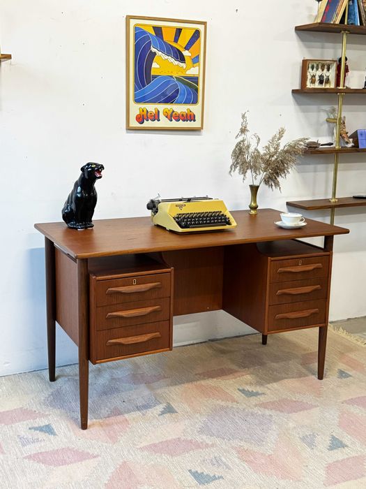 Biurko tekowe wolnostojące, Dania lata 60/70, vintage, mid-c modern