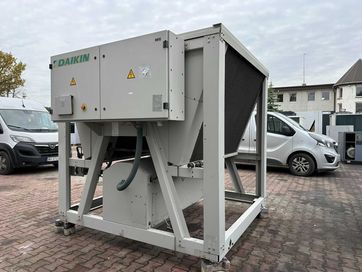 Agregat wody lodowej chiller Daikin ERAP-110 o wydajności 120 kW