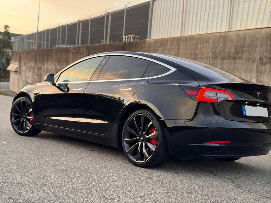 Tesla Model 3 Performance