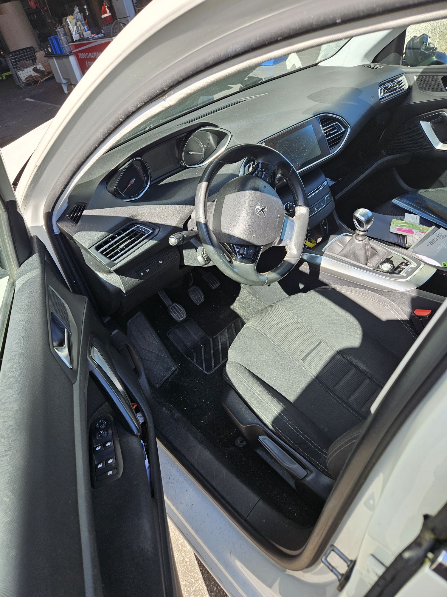 Peugeot 308 II SW 2.0 BlueHDi 150CV de 2015 para peças