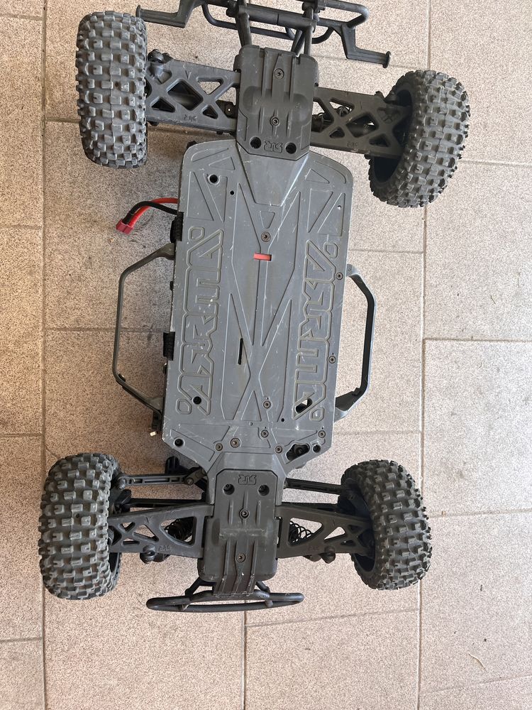 Arrma 4x2 como novo