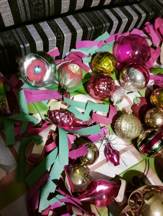 Новорічні іграшки , шари на ялинку,19 штук.