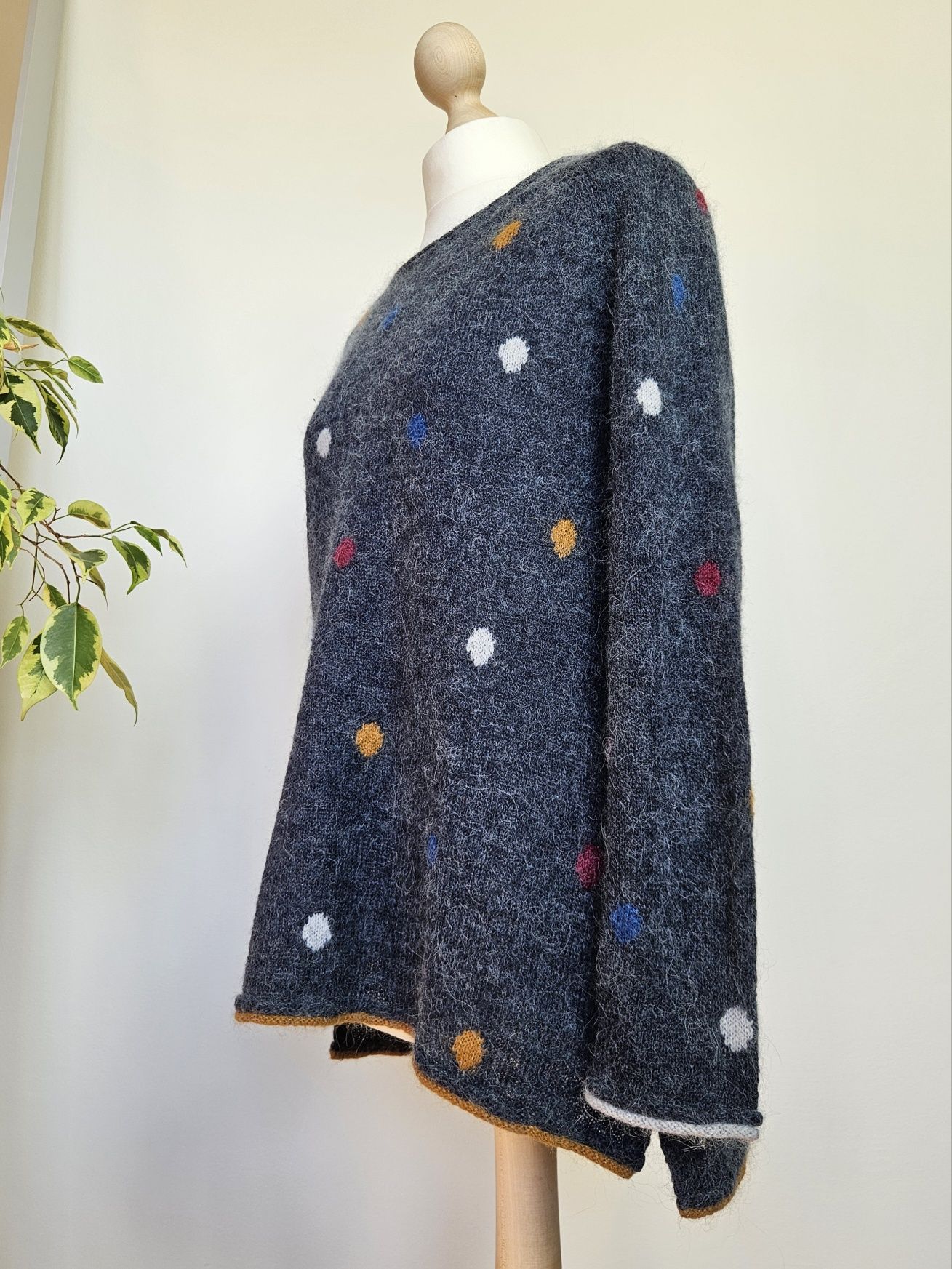 White Stuff sweter z długim rękawem w kropki 30% alpaka na codzień