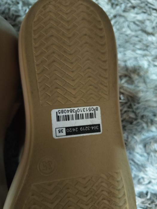 Sandálias rosa marca bata