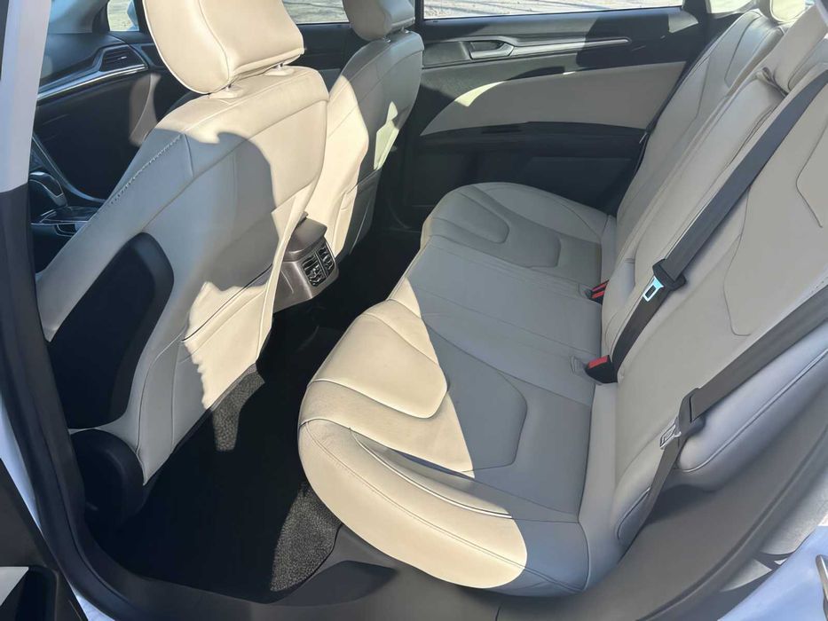 Ford Fusion Titanium      2016