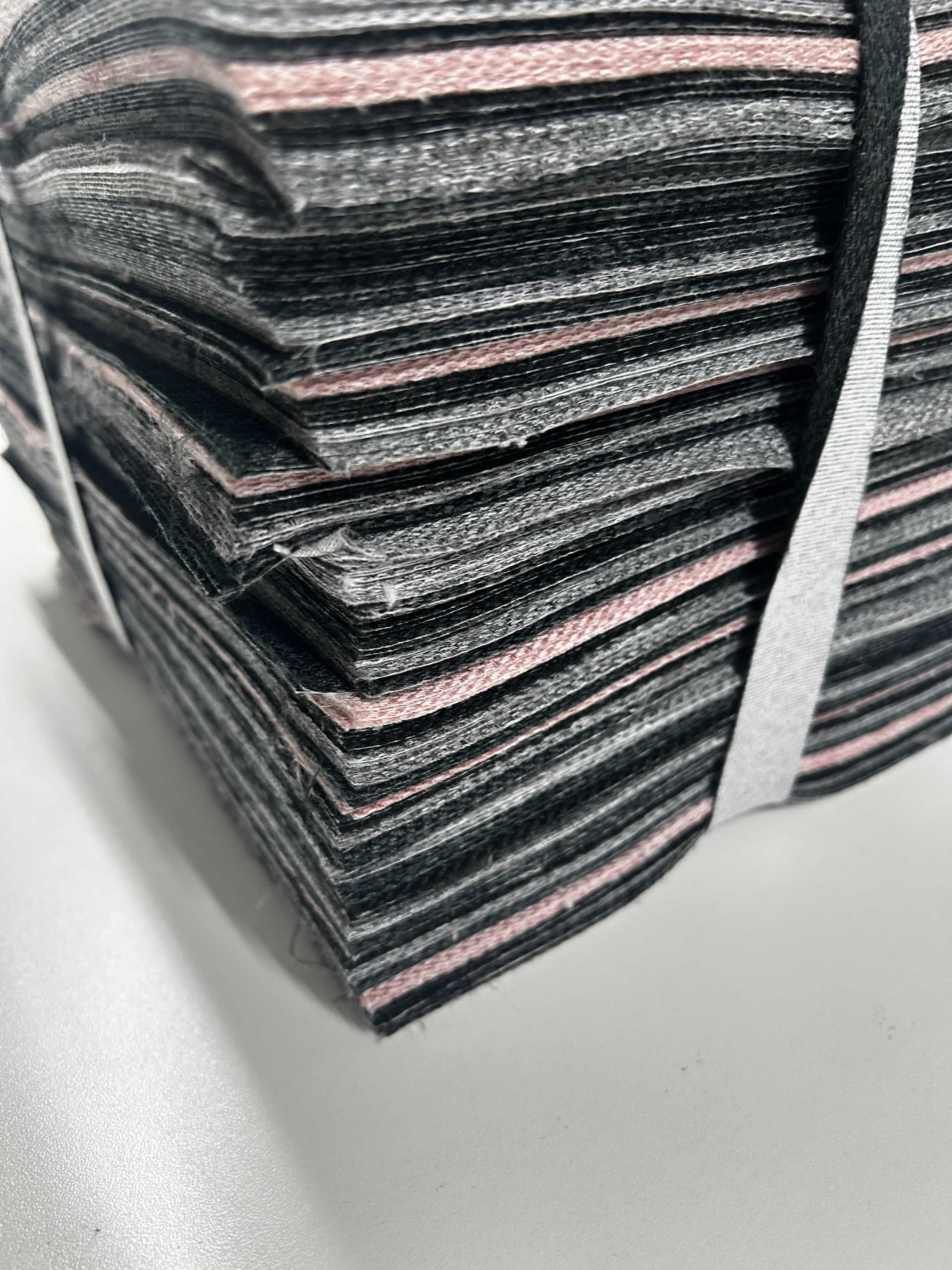 Kawałki materiału tapicerskiego 24x32cm