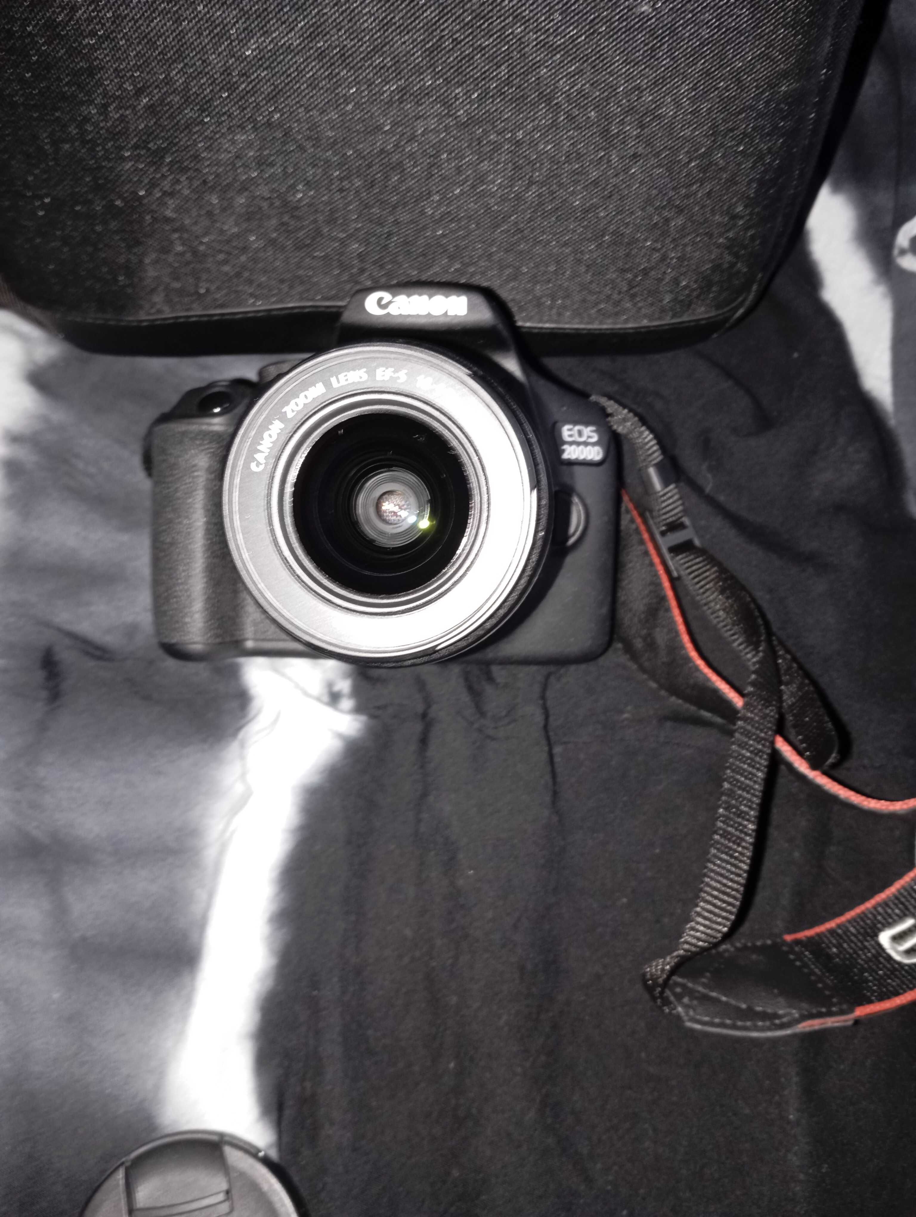 Máquina fotográfica Canon EOS 2000S
