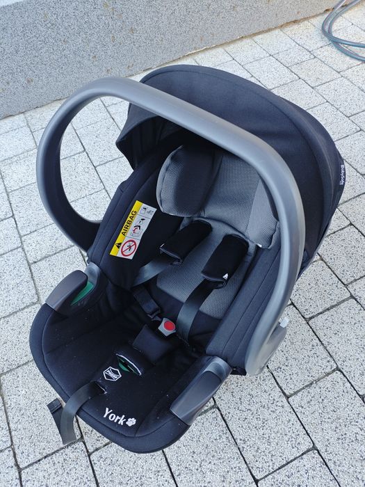 Sprzedam Fotelik nosidełko BabySafe York z bazą Isofix
szaro-czarny