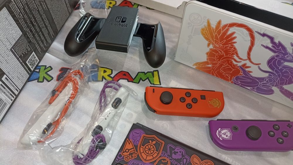 Konsola Nintendo Switch OLED edycja pokemon Scarlet / Violet jak nowa