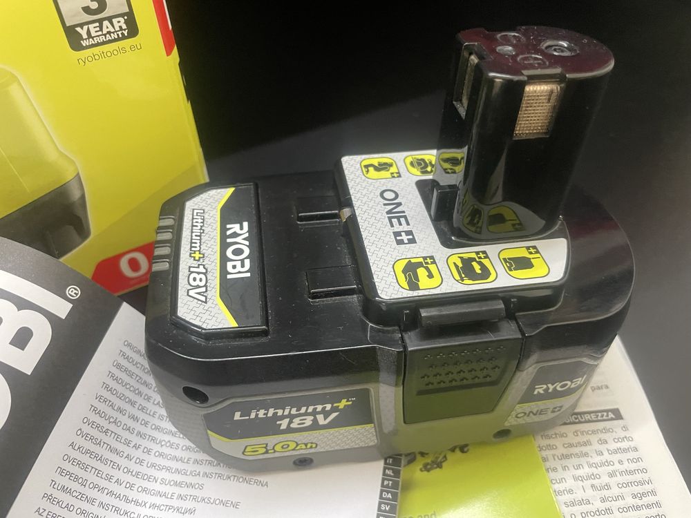 RYOBI opalarka akumulatorowa 18V z akumulatorem 5Ah i ładowarką igła