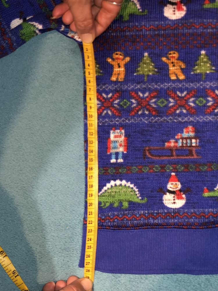 Продам детский новогодний свитер