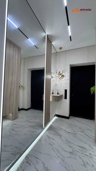 Продаю стильну 3 кімнатну квартиру в районі Озера з власною терасою!