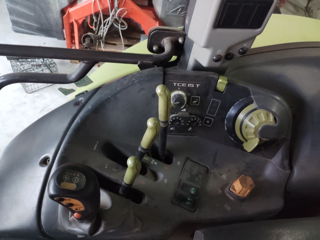 Claas Ares 697 jak renault
