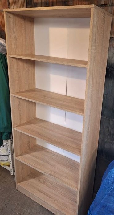 Regał  z półkami