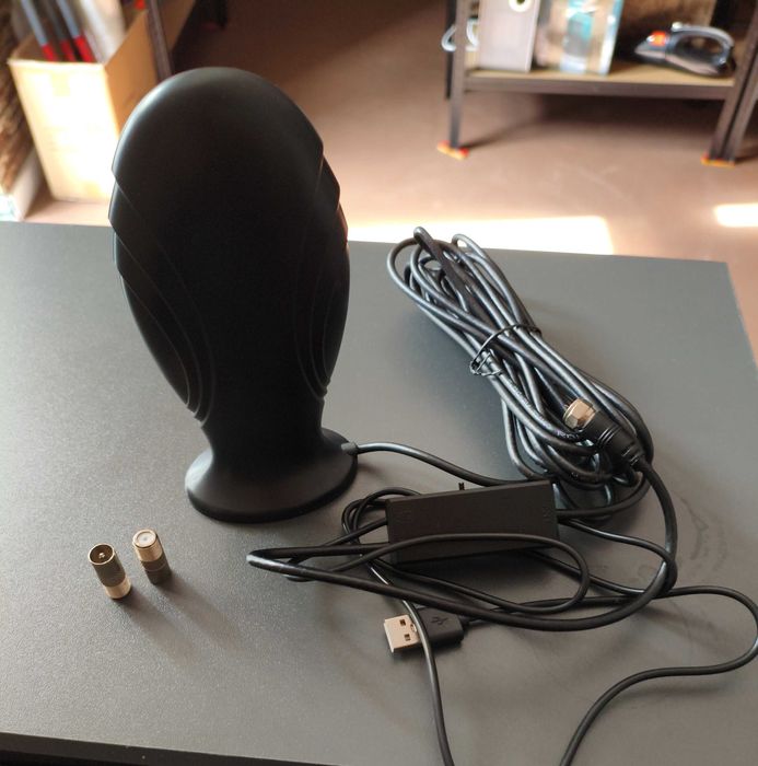 Antena TV cyfrowa DVB-T2 z wzmacniaczem USB i podstawą magnetyczną