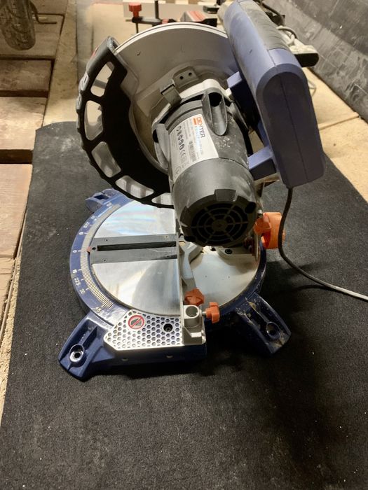 Торцувальна пила Dexter