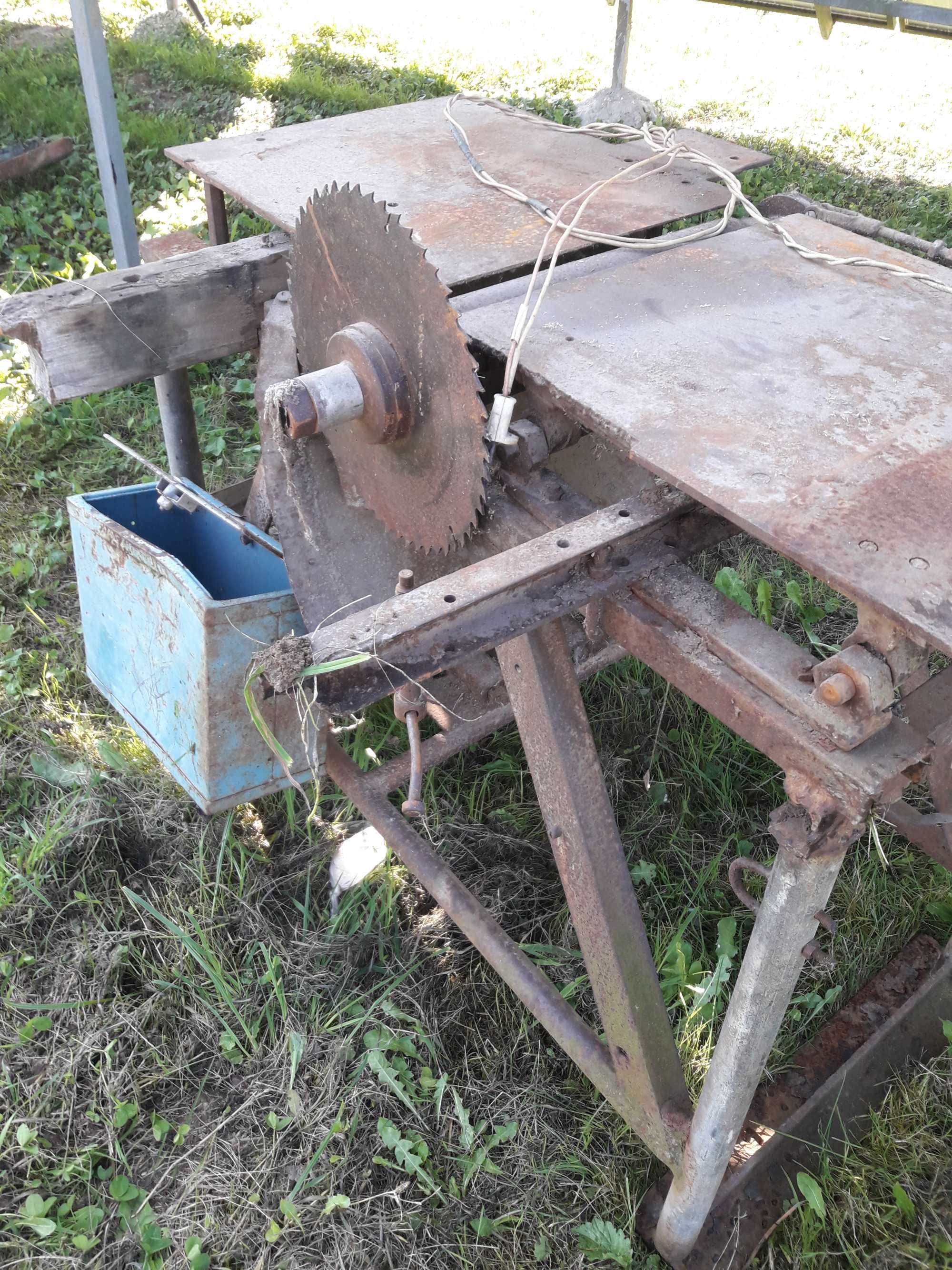 Плуг двох оборотний