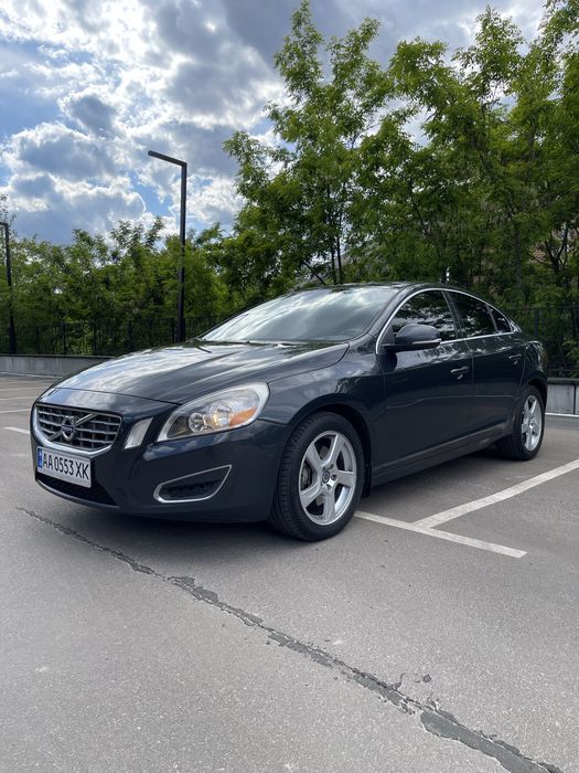 Volvo S60 T5 седан