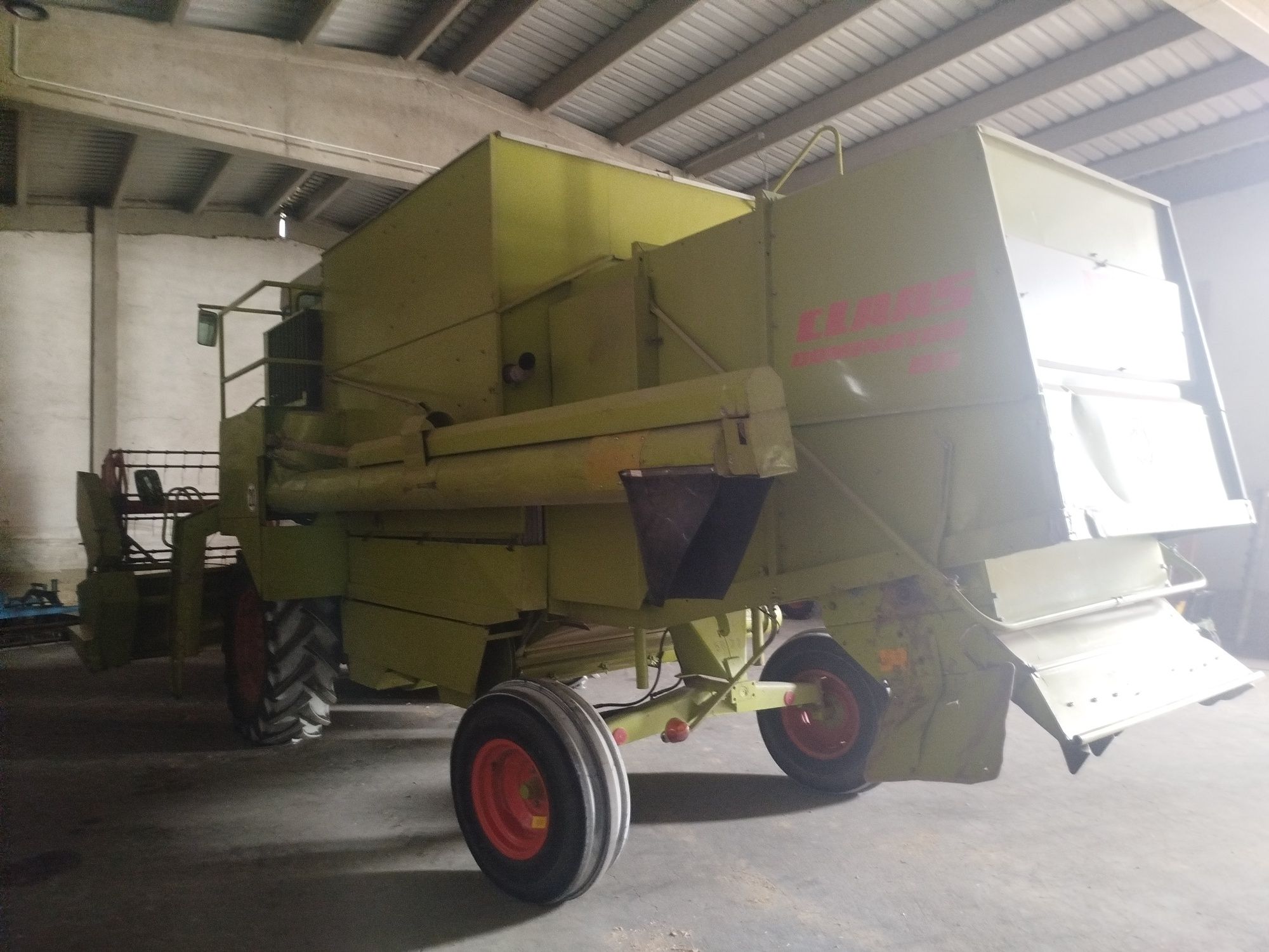 Kombajn zbożowy Claas Dominator 85