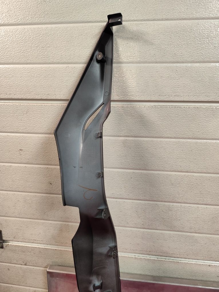 Owiewka osłona boczna listwa SYM GTS 125/300 Joymax 125